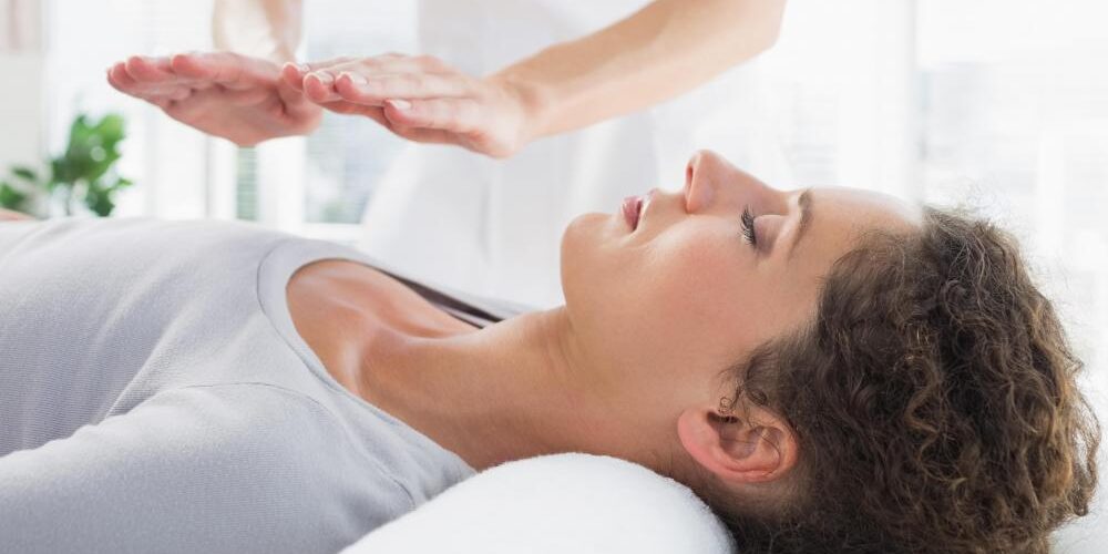 woman-getting-reiki